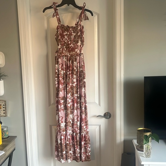 Maxi floral dress with cut outs - Picture 1 of 8